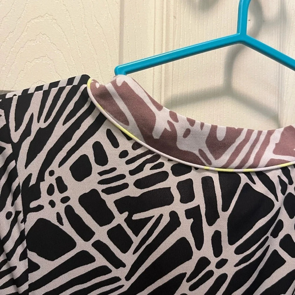 BCBG maxazria black white tan abstract patterned wrap dress long sleeve sm - Picture 8 of 9